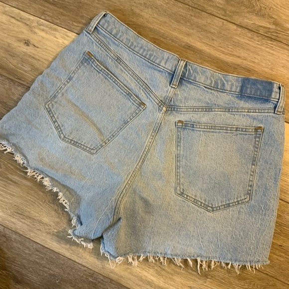 Abercrombie & Fitch Baggy Low Rise Jean Shorts. Size 32. - Picture 4 of 5